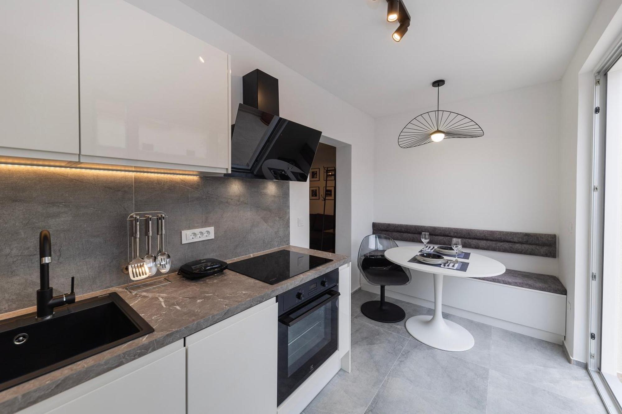 Find Your Haven In Morena Celeste Seaside Puntamika Apartments! Appartement