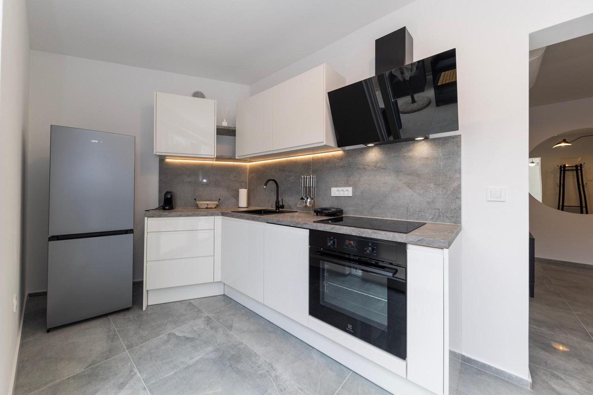 Find Your Haven In Morena Celeste Seaside Puntamika Apartments! Zadar